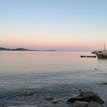 Fanny Wifi Climatise Tout A Pieds 4 Personnes La Ciotat Exterior foto